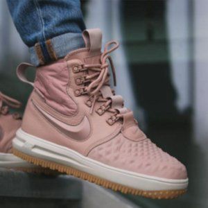 pink nike duck boots